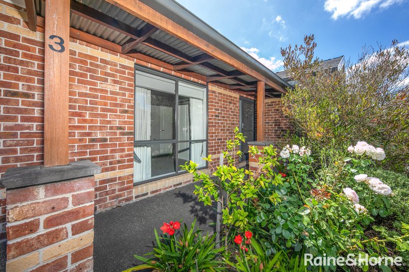 Photo - 3/104 Station Road, Gisborne VIC 3437 - Image 3