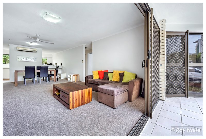 Photo - 3/105 Cambridge Street, The Range QLD 4700 - Image 3