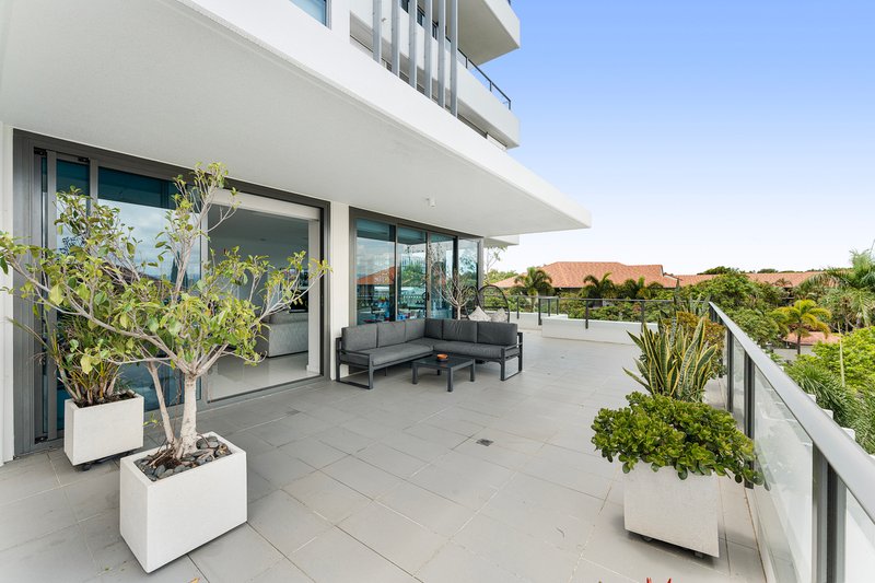 Photo - 310/9 Markeri Street, Mermaid Beach QLD 4218 - Image 3