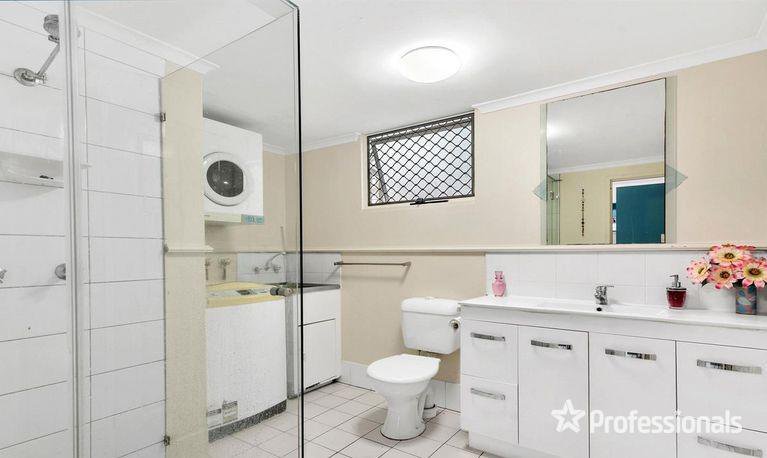 Photo - 31/1-19 Poinciana Street, Holloways Beach QLD 4878 - Image 5