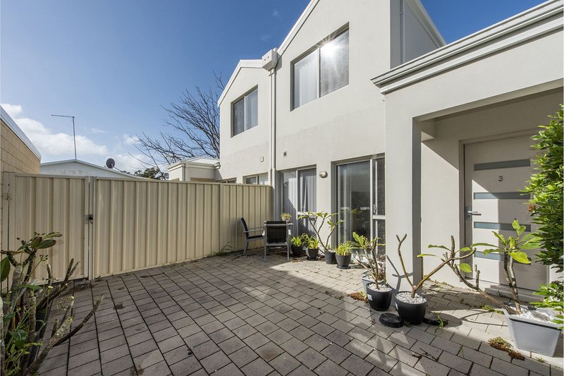 Photo - 3/11 Eacott Street, Mandurah WA 6210 - Image 1