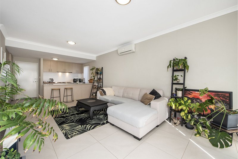 Photo - 3/11 Eacott Street, Mandurah WA 6210 - Image 4