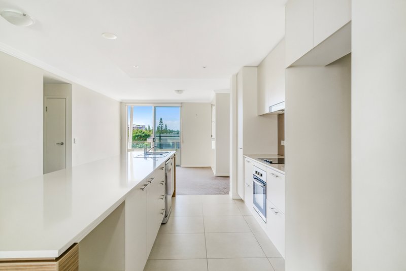 Photo - 31/1 Lakefront Crescent, Varsity Lakes QLD 4227 - Image 2