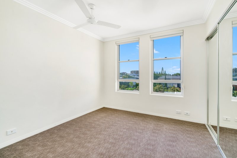 Photo - 31/1 Lakefront Crescent, Varsity Lakes QLD 4227 - Image 5