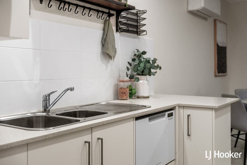 Photo - 3/11 Mathieson Crescent, Weetangera ACT 2614 - Image 5