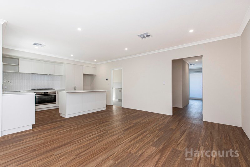 Photo - 3/11 Murray Crescent, Halls Head WA 6210 - Image 6