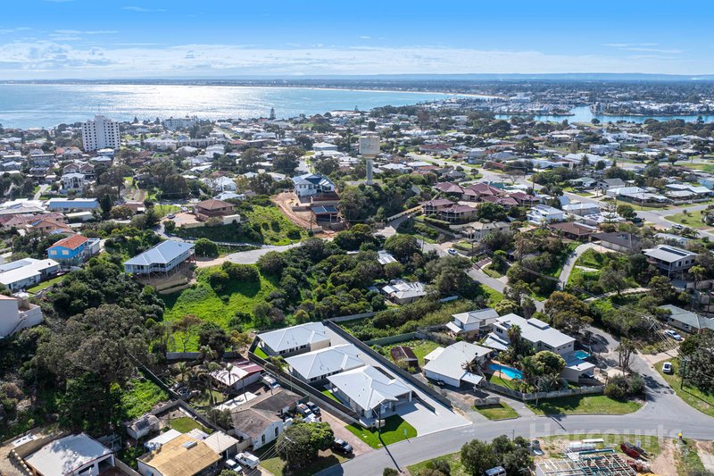 Photo - 3/11 Murray Crescent, Halls Head WA 6210 - Image 30
