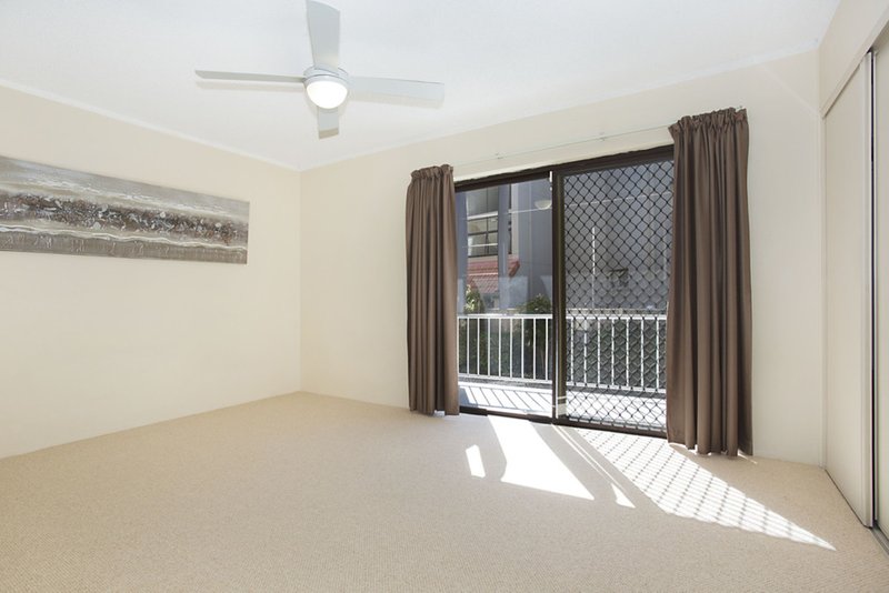 Photo - 3/11 Old Burleigh Road, Surfers Paradise QLD 4217 - Image 3