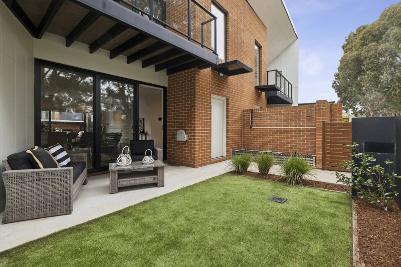 Photo - 31/1 Rowland Rees Crescent, Greenway ACT 2900 - Image 1