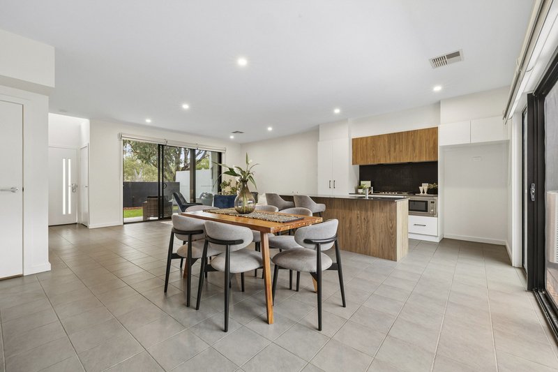 Photo - 31/1 Rowland Rees Crescent, Greenway ACT 2900 - Image 3