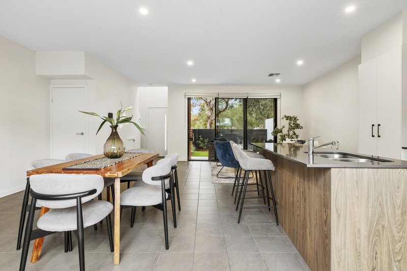 Photo - 31/1 Rowland Rees Crescent, Greenway ACT 2900 - Image 6
