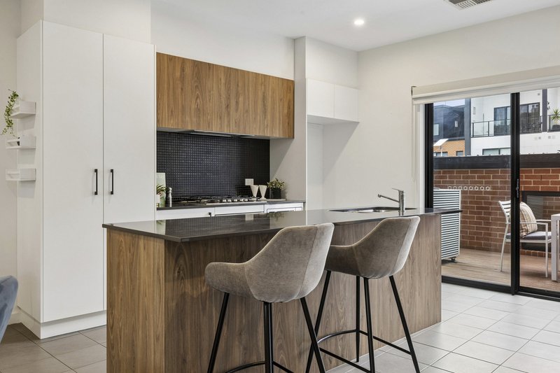 Photo - 31/1 Rowland Rees Crescent, Greenway ACT 2900 - Image 7