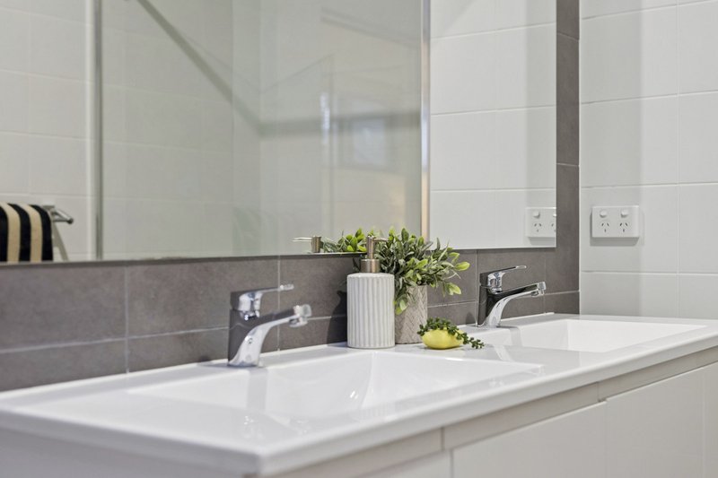 Photo - 31/1 Rowland Rees Crescent, Greenway ACT 2900 - Image 19