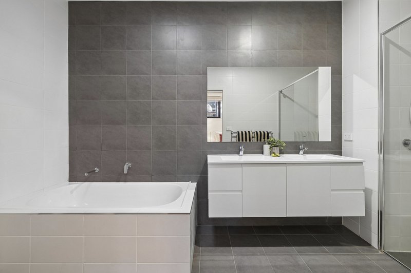 Photo - 31/1 Rowland Rees Crescent, Greenway ACT 2900 - Image 23