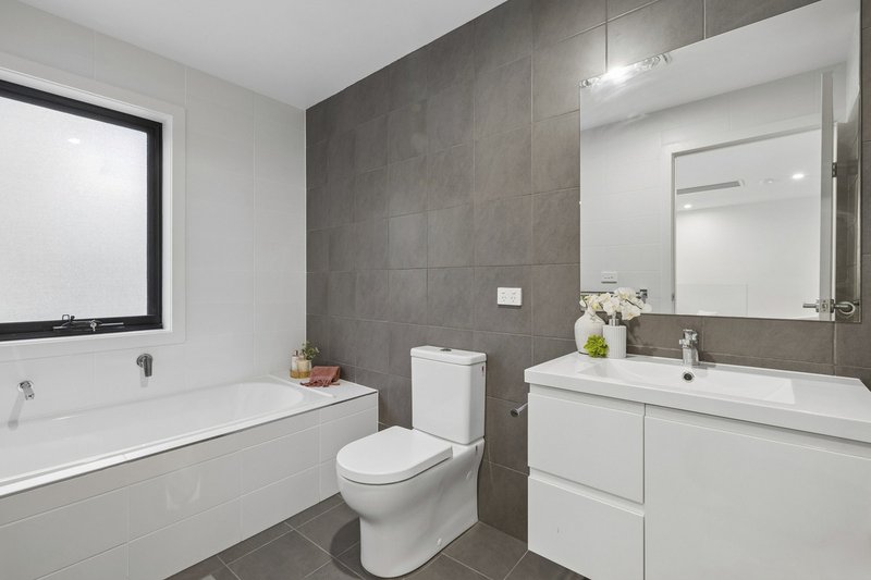 Photo - 31/1 Rowland Rees Crescent, Greenway ACT 2900 - Image 25
