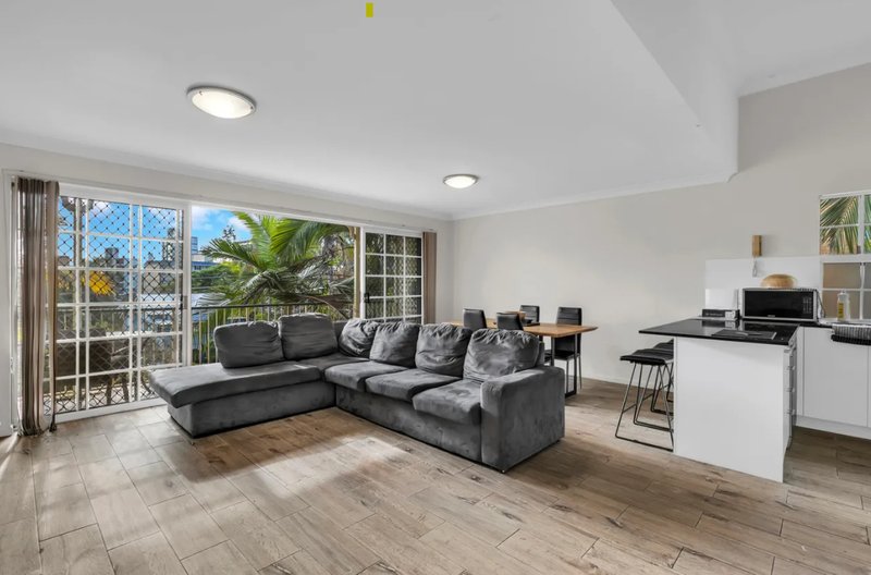 Photo - 3/11 Sir Fred Schonell Drive, St Lucia QLD 4067 - Image 3