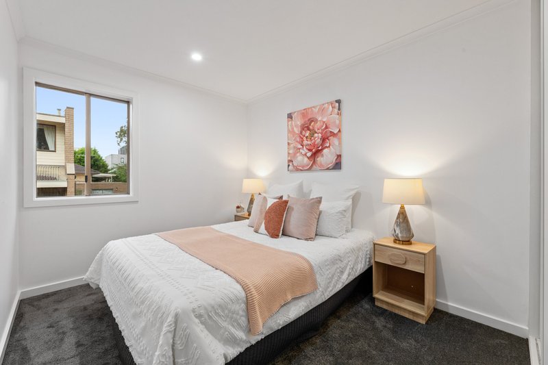 Photo - 3/11 Station Street, Blackburn VIC 3130 - Image 9