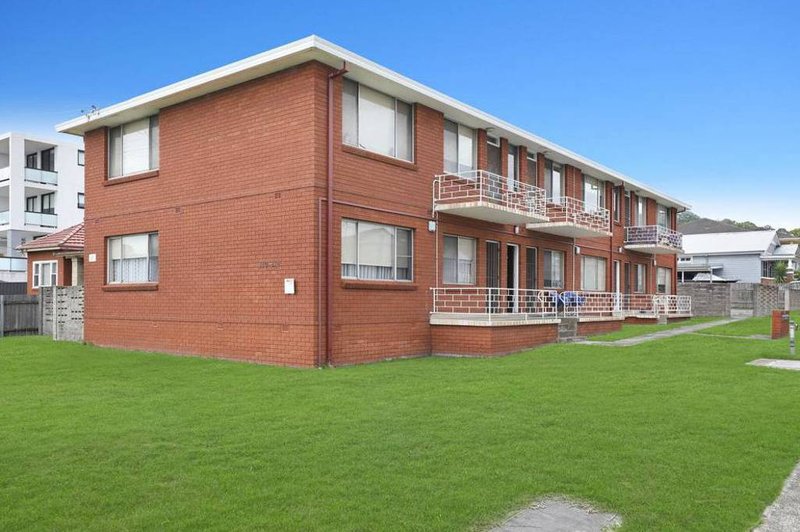 Photo - 3/110-112 Gladstone Avenue, Coniston NSW 2500 - Image 1