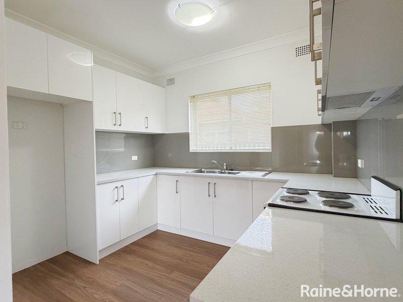 Photo - 3/110-112 Gladstone Avenue, Coniston NSW 2500 - Image 3