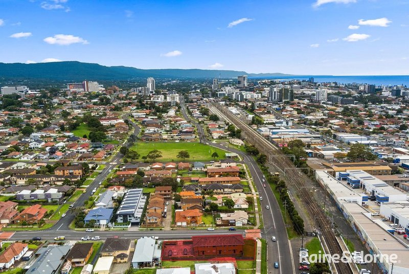 Photo - 3/110-112 Gladstone Avenue, Coniston NSW 2500 - Image 5