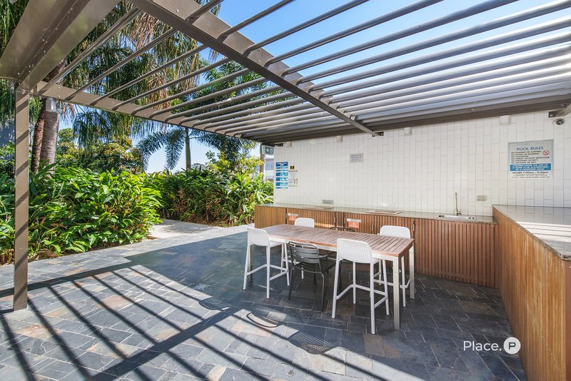 Photo - 31101/24 Stratton Street, Newstead QLD 4006 - Image 12