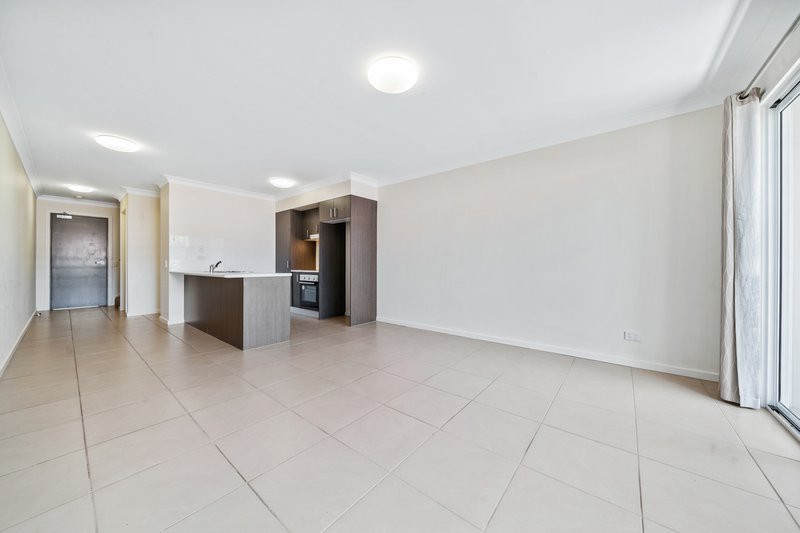 Photo - 3/111 Short Street, Boronia Heights QLD 4124 - Image 2