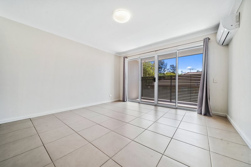 Photo - 3/111 Short Street, Boronia Heights QLD 4124 - Image 4