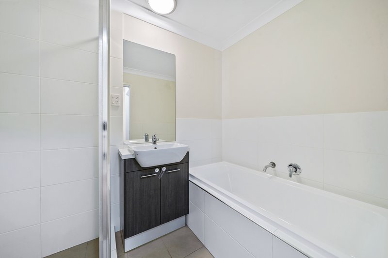 Photo - 3/111 Short Street, Boronia Heights QLD 4124 - Image 9