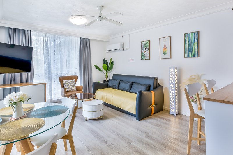 Photo - 311/18 Hanlan Street, Surfers Paradise QLD 4217 - Image 2