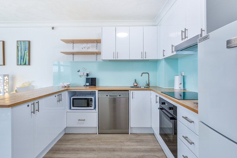 Photo - 311/18 Hanlan Street, Surfers Paradise QLD 4217 - Image 3