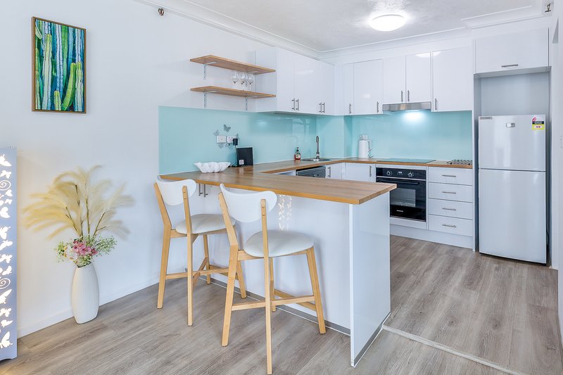 Photo - 311/18 Hanlan Street, Surfers Paradise QLD 4217 - Image 4