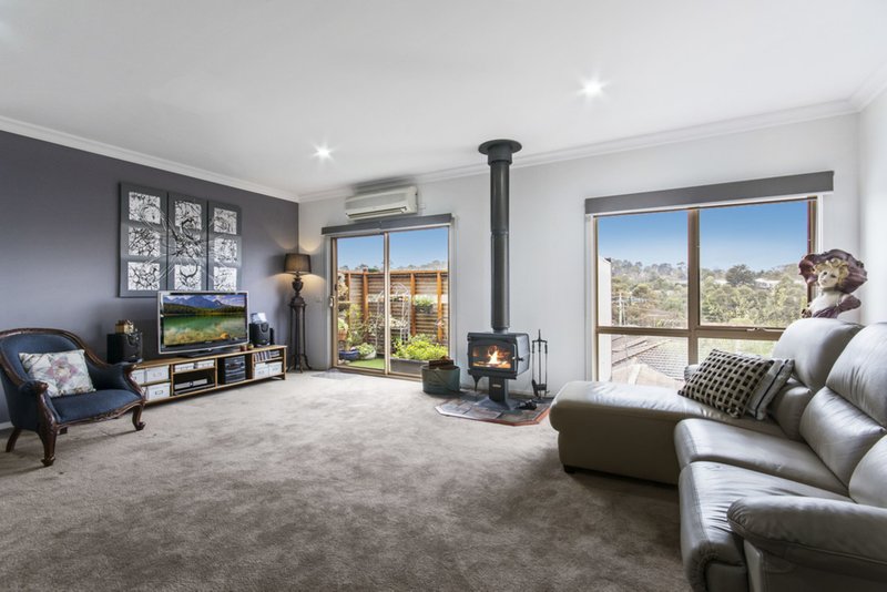 Photo - 31/12-18 Bourke Street, Ringwood VIC 3134 - Image 3