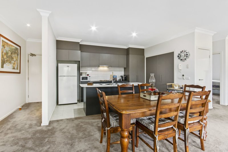 Photo - 31/12-18 Bourke Street, Ringwood VIC 3134 - Image 4