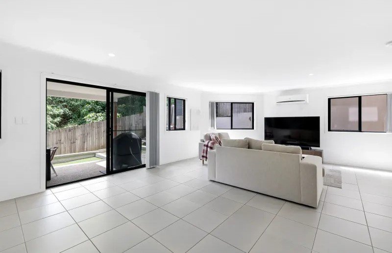 Photo - 3/114 Wunburra Circle, Pacific Pines QLD 4211 - Image 7