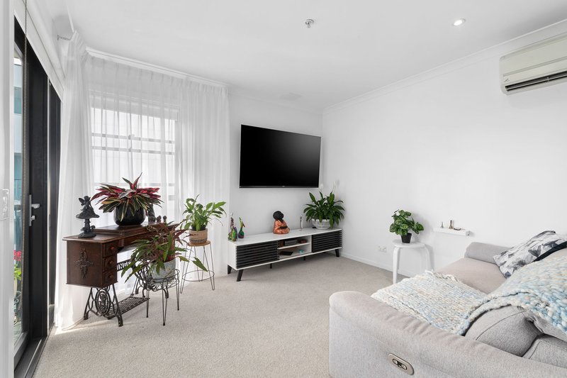 Photo - 311/40 Bush Boulevard, Mill Park VIC 3082 - Image 4