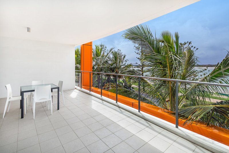 Photo - 311/430 Marine Parade, Biggera Waters QLD 4216 - Image 3