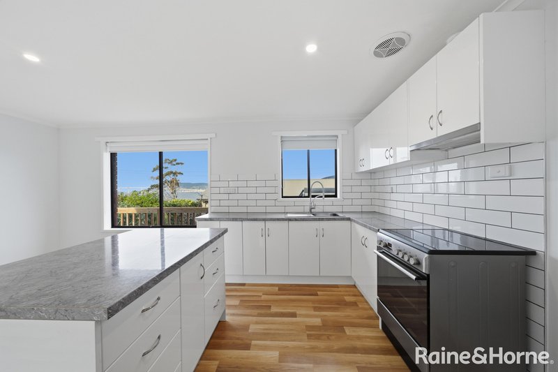 Photo - 3/115 Derwent Avenue, Lindisfarne TAS 7015 - Image 3