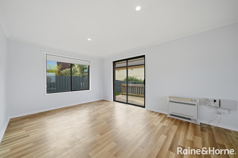 Photo - 3/115 Derwent Avenue, Lindisfarne TAS 7015 - Image 5