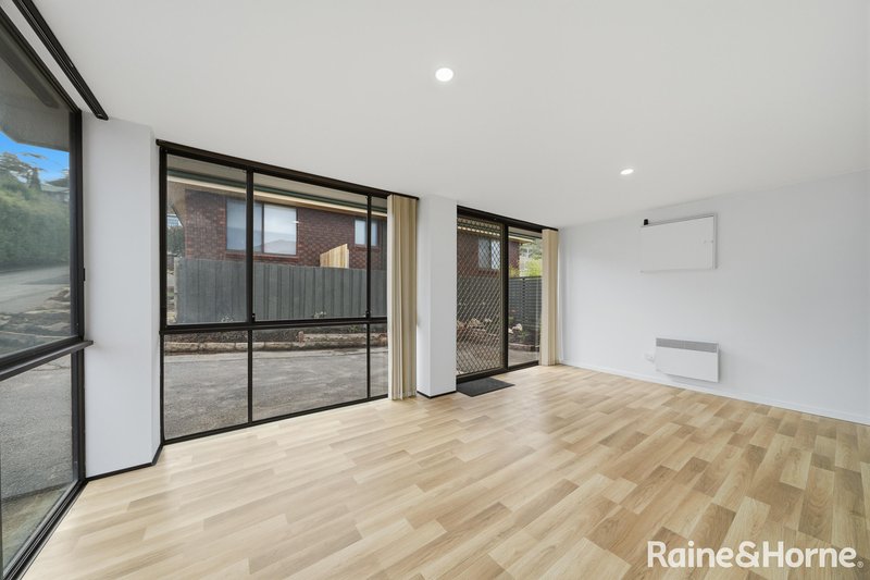 Photo - 3/115 Derwent Avenue, Lindisfarne TAS 7015 - Image 9