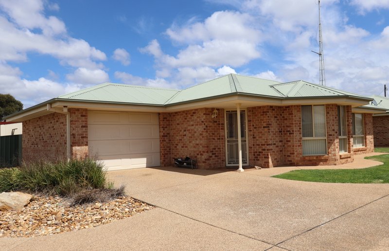 Photo - 3/115 Operator Street, West Wyalong NSW 2671 - Image 2