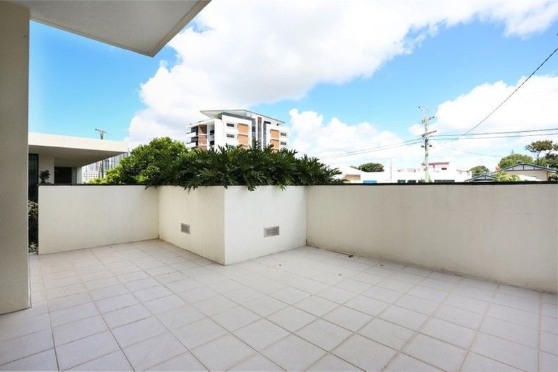 Photo - 31/171 Scarborough Street, Southport QLD 4215 - Image 8