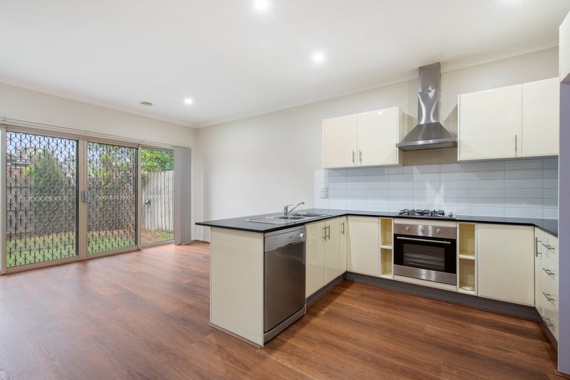 Photo - 3/12-14 Kingsfield Crescent, Lynbrook VIC 3975 - Image 3