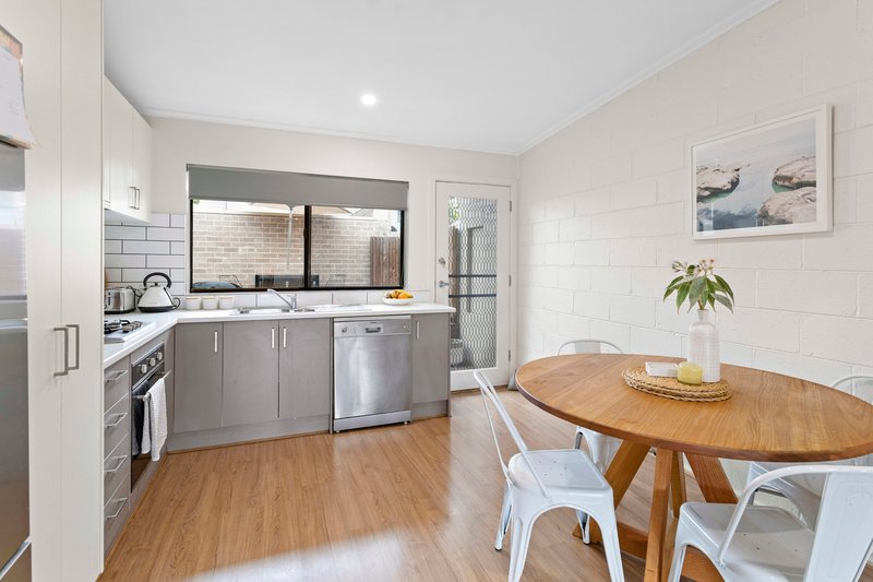 Photo - 3/12 Campbell Grove, Mornington VIC 3931 - Image 3