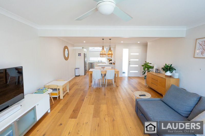 Photo - 3/12 Connell Street, Old Bar NSW 2430 - Image 2