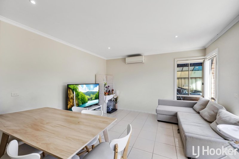 Photo - 3/12 Fishburn Grove, Harkness VIC 3337 - Image 3