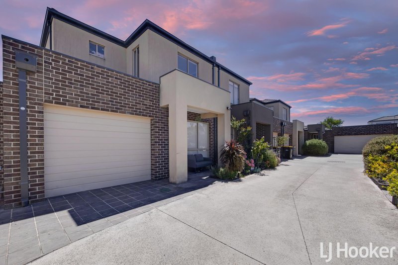 Photo - 3/12 Fishburn Grove, Harkness VIC 3337 - Image 12