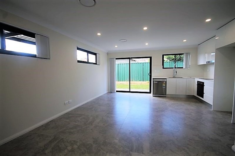 Photo - 3/12 Hill Rd , Lurnea NSW 2170 - Image 2