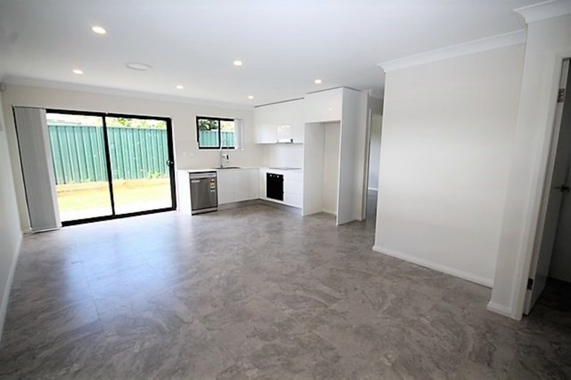 Photo - 3/12 Hill Rd , Lurnea NSW 2170 - Image 3