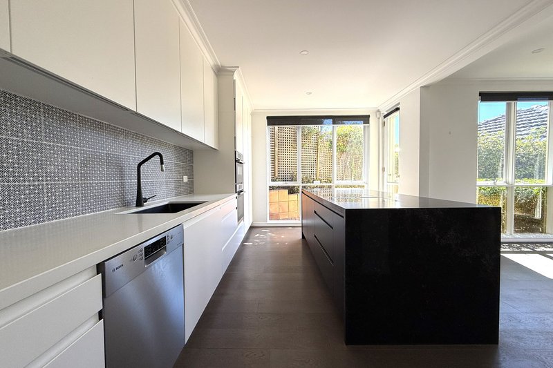 Photo - 3/12 Lambert Road, Toorak VIC 3142 - Image 2