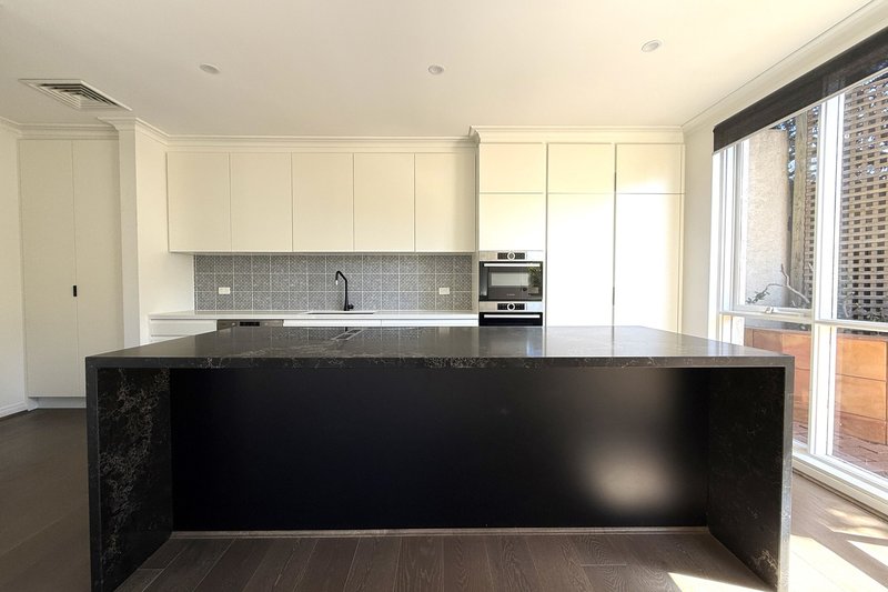 Photo - 3/12 Lambert Road, Toorak VIC 3142 - Image 3